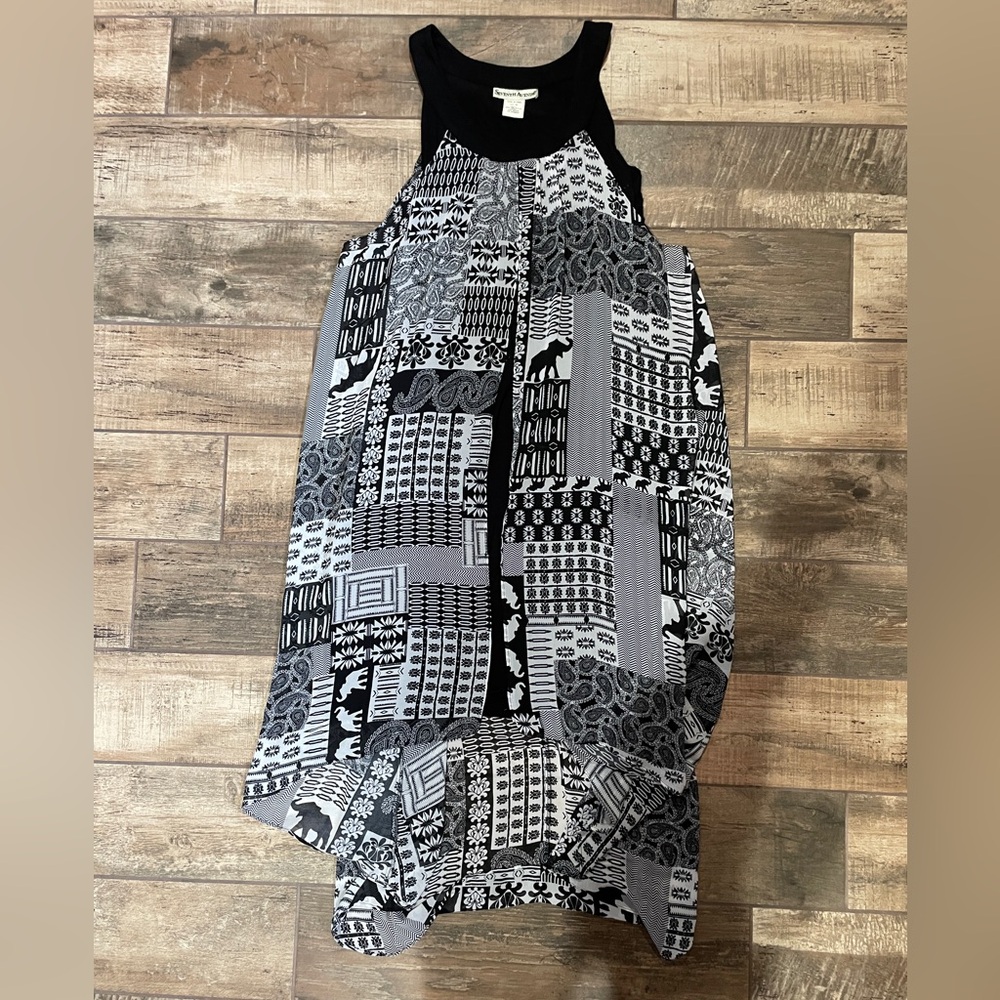 7th Avenue Black And White Short in the front long in the back Size XL